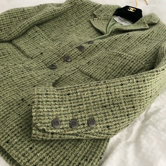 Chanel skirt suit - Picture 5 of 7